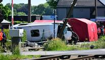 Vlak v Belgii smetl školní autobus s dětmi. Na místě jsou mrtví