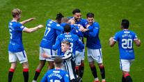 A teď na Slavii! Rangers slaví ve Skotsku titul. Gerrard se roztancoval