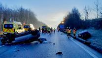 Hromadná nehoda na Liberecku: Při srážce pěti aut se zranilo 12 lidí