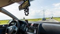 Kontroverzní aplikace mění telefon v palubní kameru. A nabádá řidiče, aby se vzájemně udávali