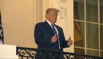 Prezident USA Donald Trump opustil nemocnici a zamířil zpátky do Bílého domu