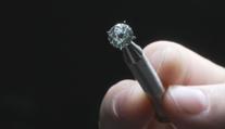 Britové budou vyrábět diamanty ve vesmíru. Brzy do kosmu vypustí první komoru