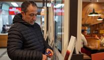 Kiosky ve fastfoodu si říkají o spropitné. Čechy to rozdělilo na dva tábory