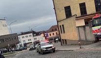Policie evakuovala školu v Uherském Brodě. Našli tam výbušnou látku