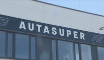 Luxusní autobazar měl prodávat neexistující auta. Dluží téměř 200 milionů