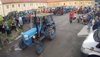 Traktory i traktůrky. Na Litoměřicku se odehrála spanilá jízda vesnicí