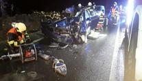 Při tragické srážce auta s pracovním strojem u Bezdězu zahynulo dítě