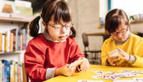 Na "úspory" doplatí postižené děti, tvrdí asociace speciálních pedagogů