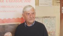 Donutil ani po sedmdesátce nezpomalil. Plánuje speciální vánoční vystoupení