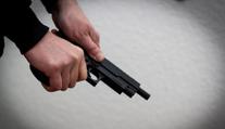 Na zastávce se oháněl pistolí. Chtěl jsem se cítit jako policista, tvrdil pak