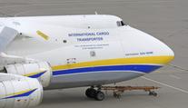 Letadlo v Lipsku narazilo do neznámého objektu. Na letišti byl i dron s roznětkou