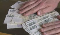 Policie stíhá muže z Prahy. Peníze lidí měl zúročit, místo toho z nich žil