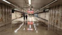 Komplikace v pražské dopravě. Metro stanicí Florenc už druhý den jen projíždí