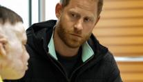 Přísně tajná návštěva: Princ Harry překvapil ukrajinské vojáky