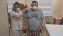 Eduard se po covidu učí opět chodit. "Neuměl jsem se ani umýt," vzpomíná