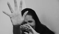 Facky, kopance a řev. Krvavou bitku dívek v Košicích řeší policie