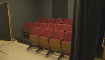 Stará čekárna nádraží v Olomouci se proměnila v minikino. Pojme asi 20 lidí