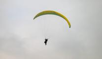 Češka přišla o život při paraglidingu v Indii. Narazila do svahu hory