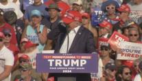 Vyšetřovatelé se vydali na místo atentátu na Trumpa. Chtějí ho vidět na vlastní oči