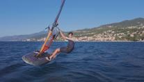 Ranní vítr láká desítky windsurfařů. Na vodu vyrážejí ještě za tmy