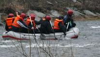 Raft s pěti lidmi se převrátil na Kamenici. Jedna žena zemřela