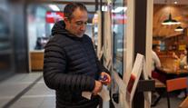 Češi zuří kvůli spropitnému ve fast foodech. Za co to máme platit, nechápou