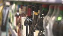 Vláda zvažuje omezení prodeje alkoholu. Navíc by mohl zdražit