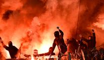 Fanoušci v Argentině se zbláznili. Rozjeli divoké ohňostroje před koncem zápasu