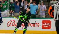 Bizarní pokuta v NHL. Kapitán Dallasu zaplatí 100 tisíc za postříkání vodou