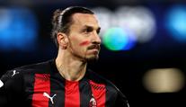 Ibrahimovič dostal červenou! AC Milán přesto zápas zvládlo
