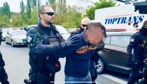 Divoká honička v Praze! Řidič v audi uháněl protisměrem a na červenou