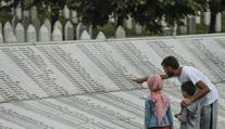 Srbové se bouří, za popírání genocidy v Srebrenici mohou jít do vězení