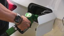 Muž vymyslel trik, jak tankovat benzín úplně zadarmo. Stačila mu jedna věta