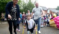 Tony (5) kvůli týrání přišel o nohy. Zachráncům věnoval krásné gesto