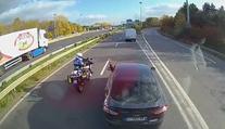 Tomu se říká karma! Řidič osobáku chtěl vyučit kamioňáka, trest přišel okamžitě