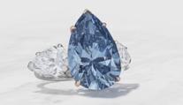 Modrý diamant se vydražil za rekordní sumu. Sběratel nabídl více než miliardu