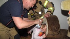 FOTO: Amélie (4) uvízla v kočičím škrabacím domě!