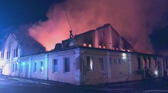 Na Teplicku hořela hala s papírem. Platil třetí stupeň požárního poplachu