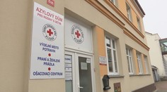Azylové domy jsou přeplněné. Před Vánoci je přitom potřebují lidé nejvíce