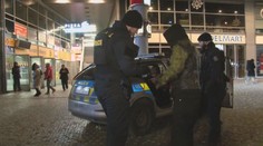 Pražskou čtvrť terorizují narkomani. Lidé mají strach, policie musela posílit hlídky