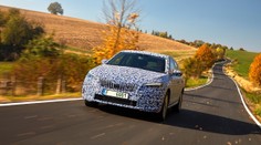 Nová Škoda Scala zatím jezdí v utajení. Známe detaily! PŘEHLED