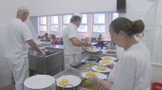 Tripartita jednala o platech nepedagogů. Řešením by mohla být zaručená mzda