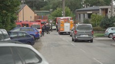Lidé stále uklízejí škody po explozi rodinného domu. Starosta zvažuje sbírky