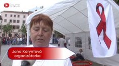 Nemocné AIDS podpořili svíčkami