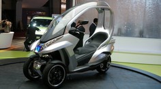 Tříkolová motorka na hybridní pohon