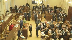 Návrat dětí do škol, pandemický zákon. Vláda řeší další vývoj v Česku