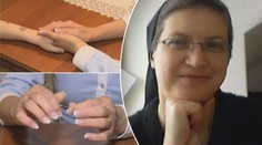 Žena píchala děti špendlíkem, aby pochopily utrpení Ježíše!