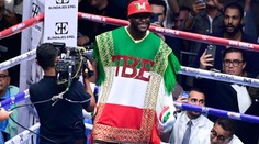 Bizarní moment ze zápasu Mayweathera. Boxerský boháč vykázal sudího z ringu