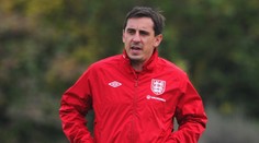 Neville se opřel do svého Manchesteru: Vyhoďte je, je to trapné!