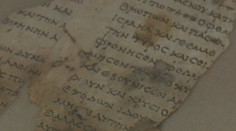 Izraelští archeologové našli desítky fragmentů svitků od Mrtvého moře